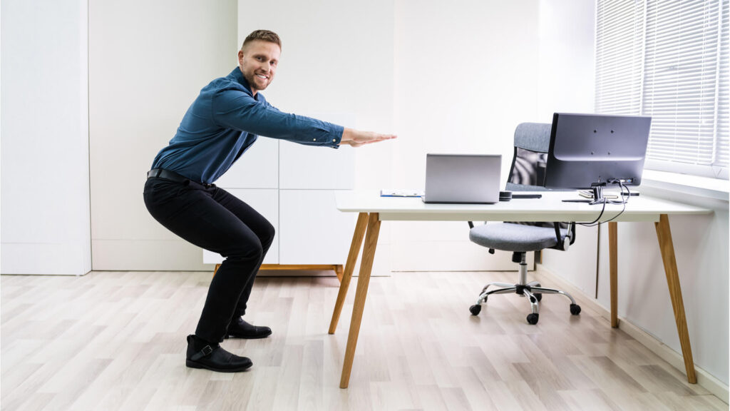 Büro-Yoga Kniebeuge