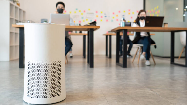 Betriebliches Gesundheitswesen: So sinnvoll sind Luftbefeuchter gegen trockene Heizungsluft