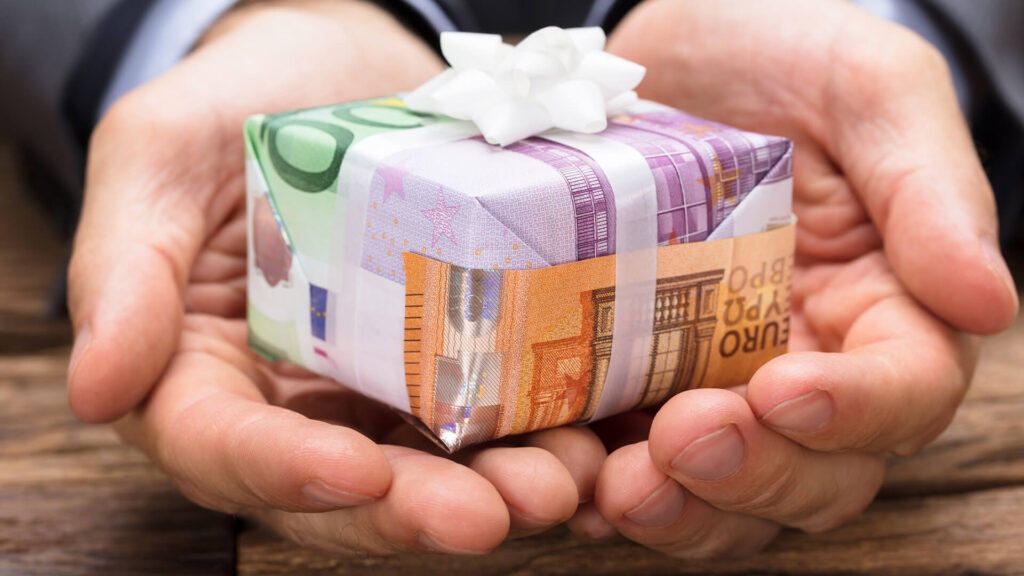 Arbeitgeber zahlt Weihnachtsgeld