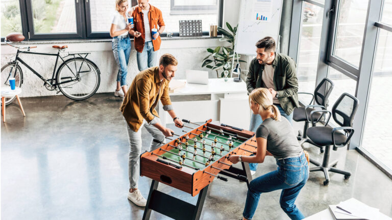 Kickertisch im Aufenthaltsraum – was tun, wenn die Nutzung eskaliert?