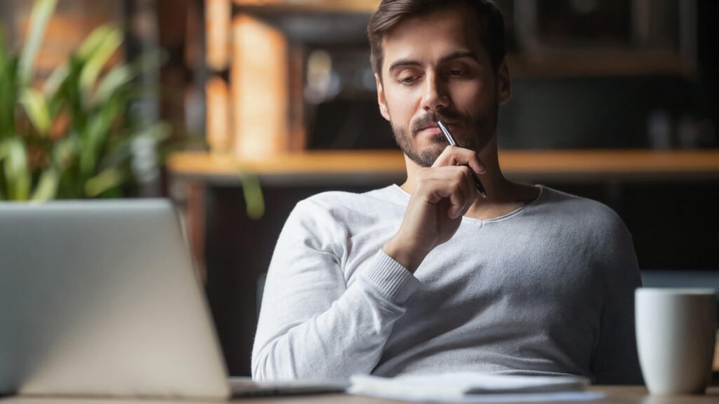 Arbeitgeber nachdenklich über Home Office