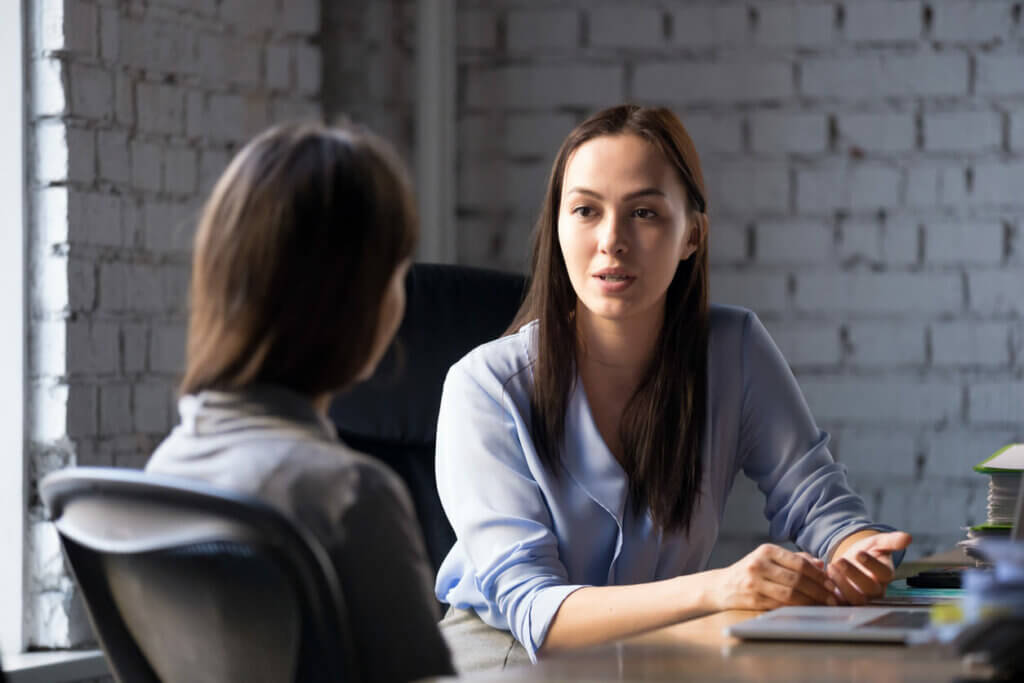 Schwierige Personalgespräche-Gespräch zwischen Frauen