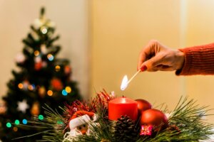 Brandschutz im Betrieb: Tipps zur Weihnachtsdeko am Arbeitsplatz