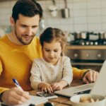 Teilzeitarbeit-Vater im Homeoffice