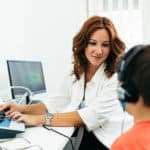 Hörakustikerin Ausbildung Hörakustiker