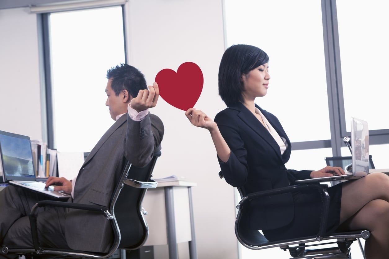 Liebe am Arbeitsplatz Was ist erlaubt? careeasy Dein Karrieremagazin