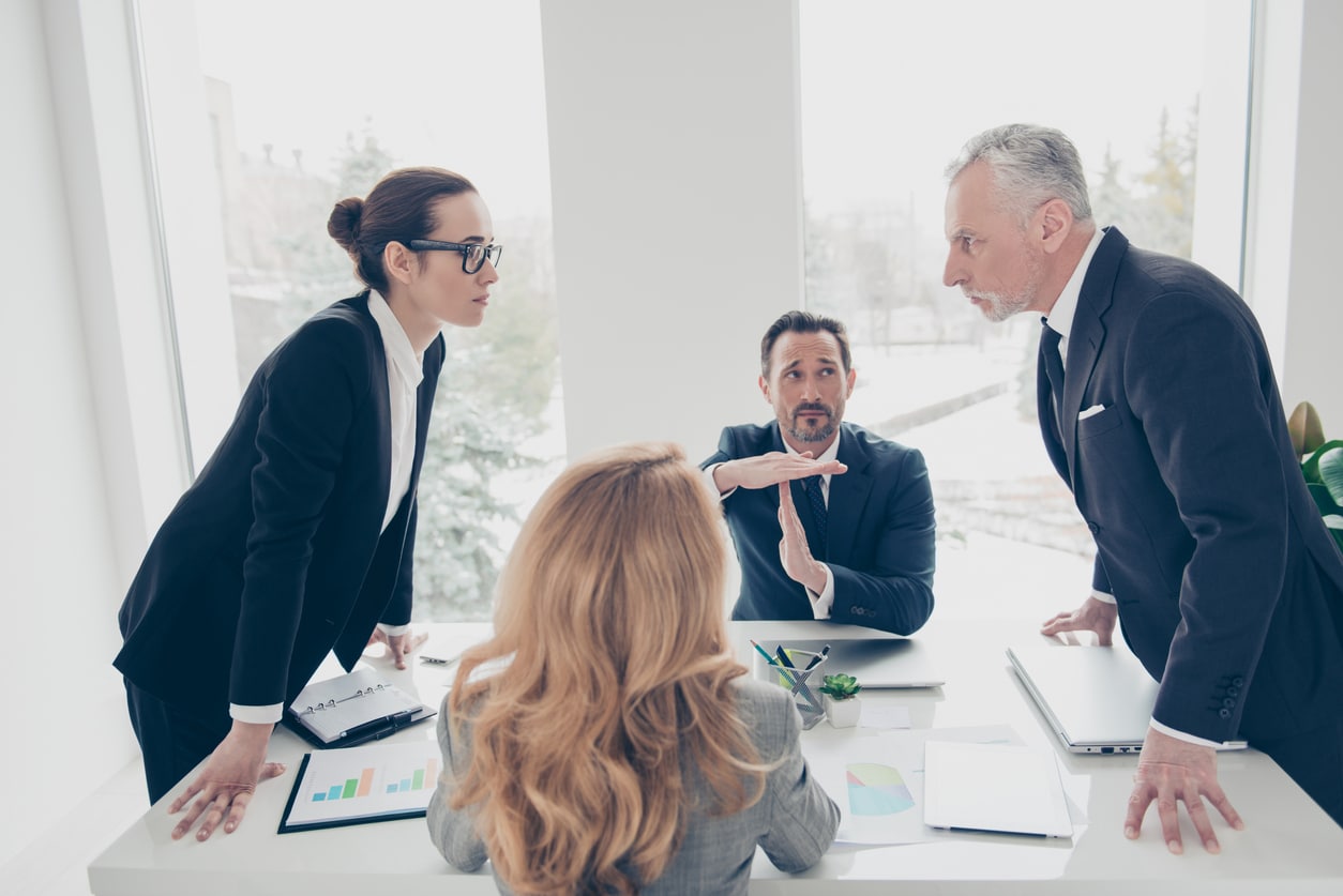 Streitereien im Büro: So löst du Konflikte mit Kollegen | careeasy - Dein Karrieremagazin
