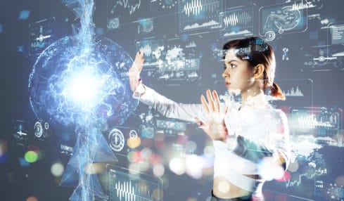 Frau verschiebt virtuelle Hologramme in digitaler Welt