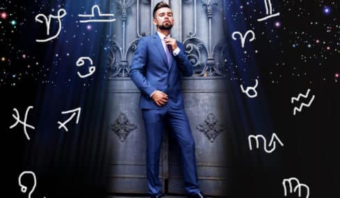 Business-Mann vor astrologischen Symbolen Karriere Horoskop