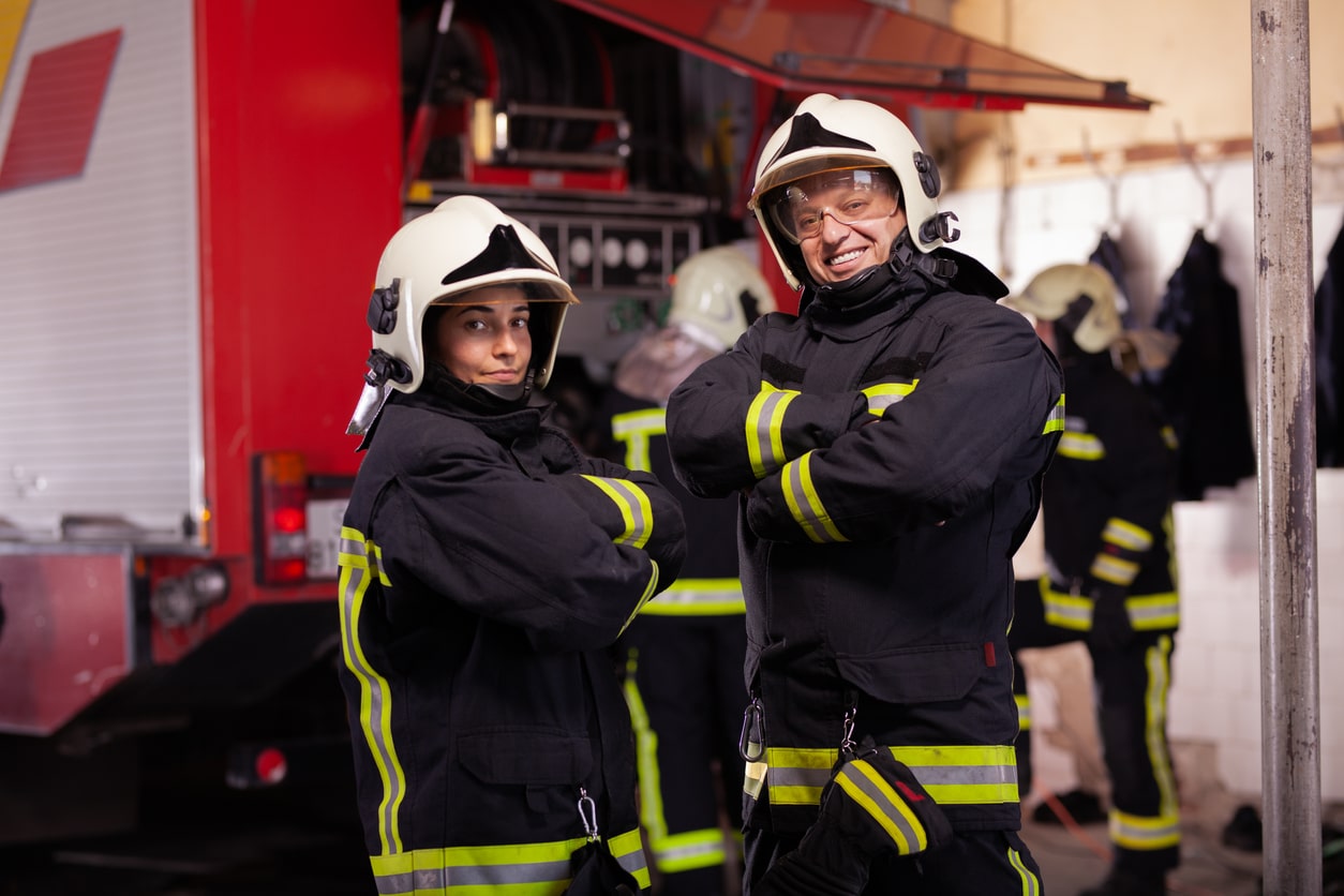 Krisenfester Job Feuerwehrmann und Feuerwehrfrau