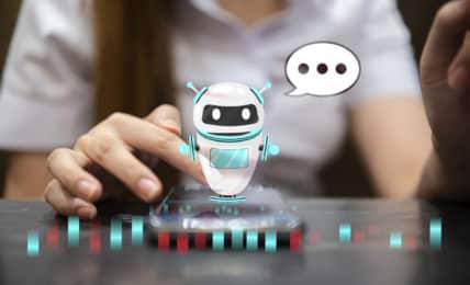 KI-Chatbot kommuniziert mit User via ChatGPT